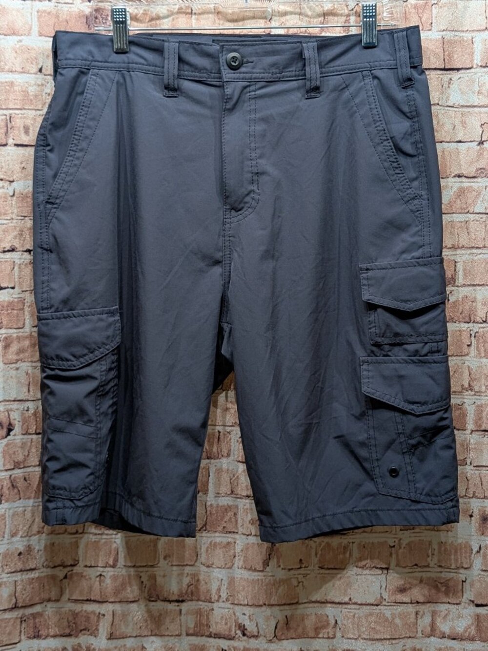 Iron Co. Men's Cargo Shorts in Charcoal Gray Size 32